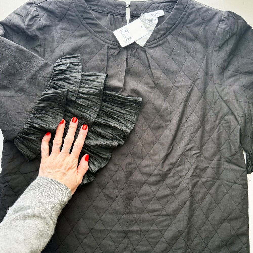 VOY 3 Layered Pleated Sleeve Top